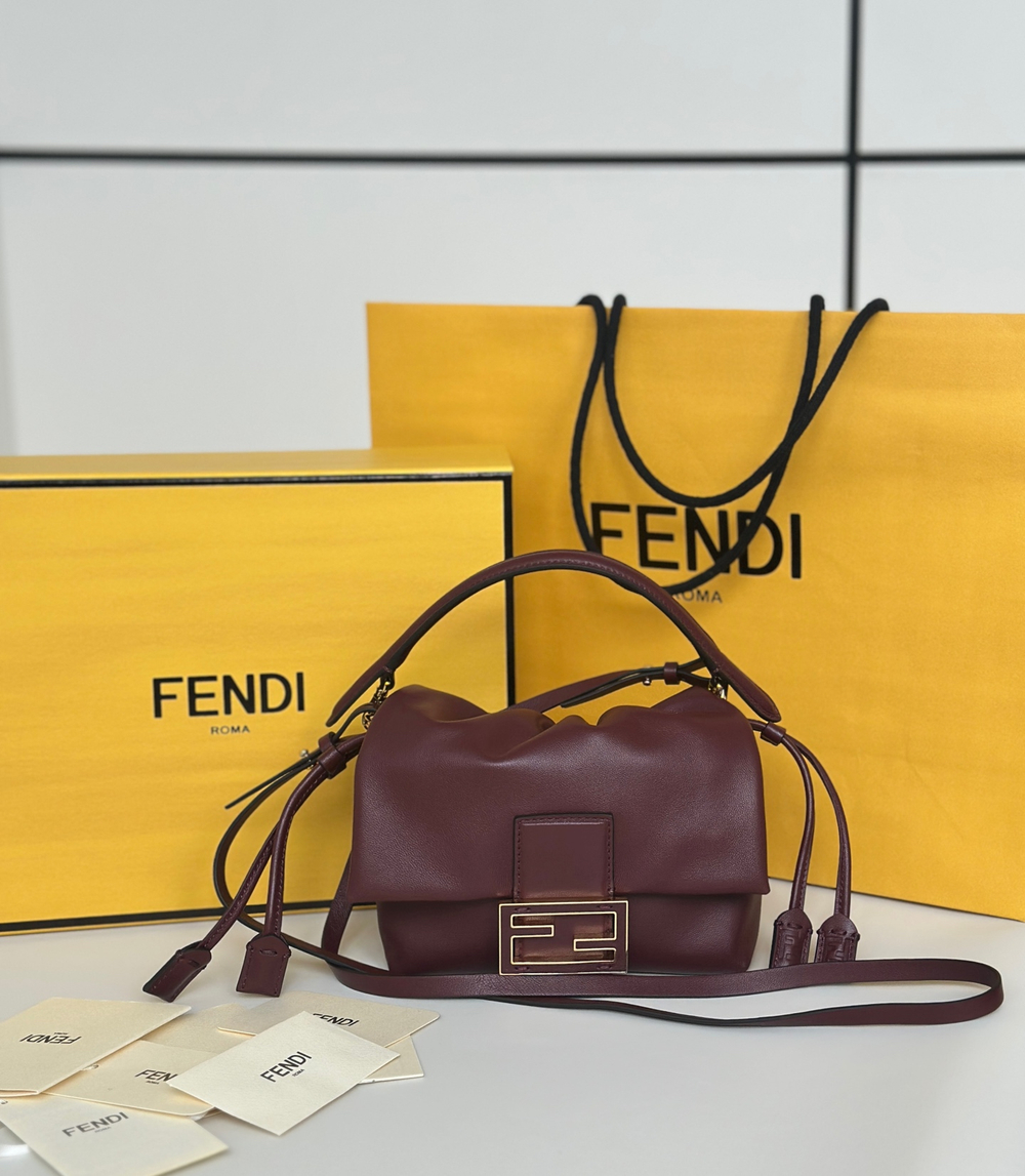 Fendi Small Mamma Baguette 16 cm