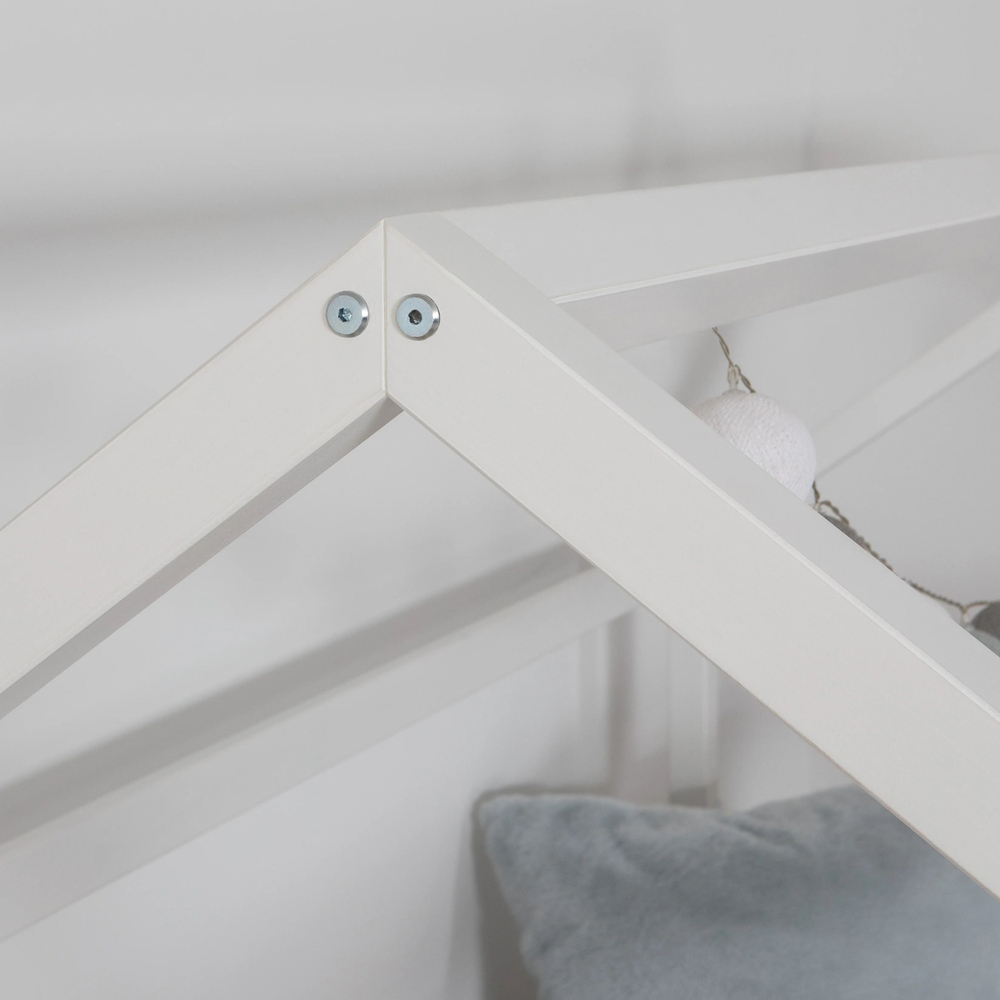 Кровать-домик 90х200 Чайн из сосны с регулируемой высотой, основанием и бортиками, белая