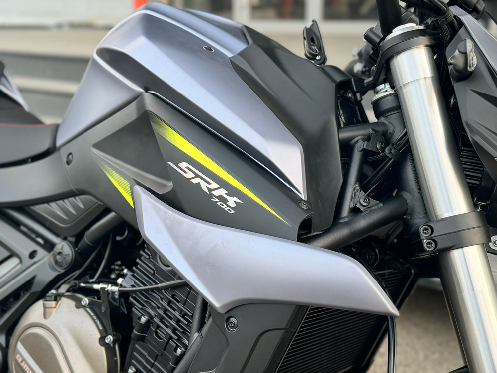 QJMOTOR SRK 700 (Серый)