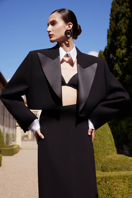 Укороченный женский смокинг с юбкой-карандаш