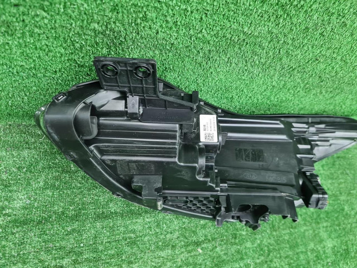 Фара правая KIA Sportage 4 QL (2016-2018) галоген