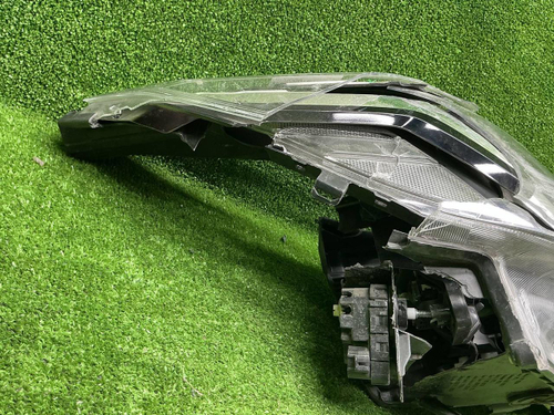 Битая Фара правая Subaru Forester 5 SK (18-21) LED