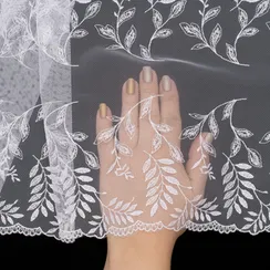 Вышивка на сетке белая 28 см