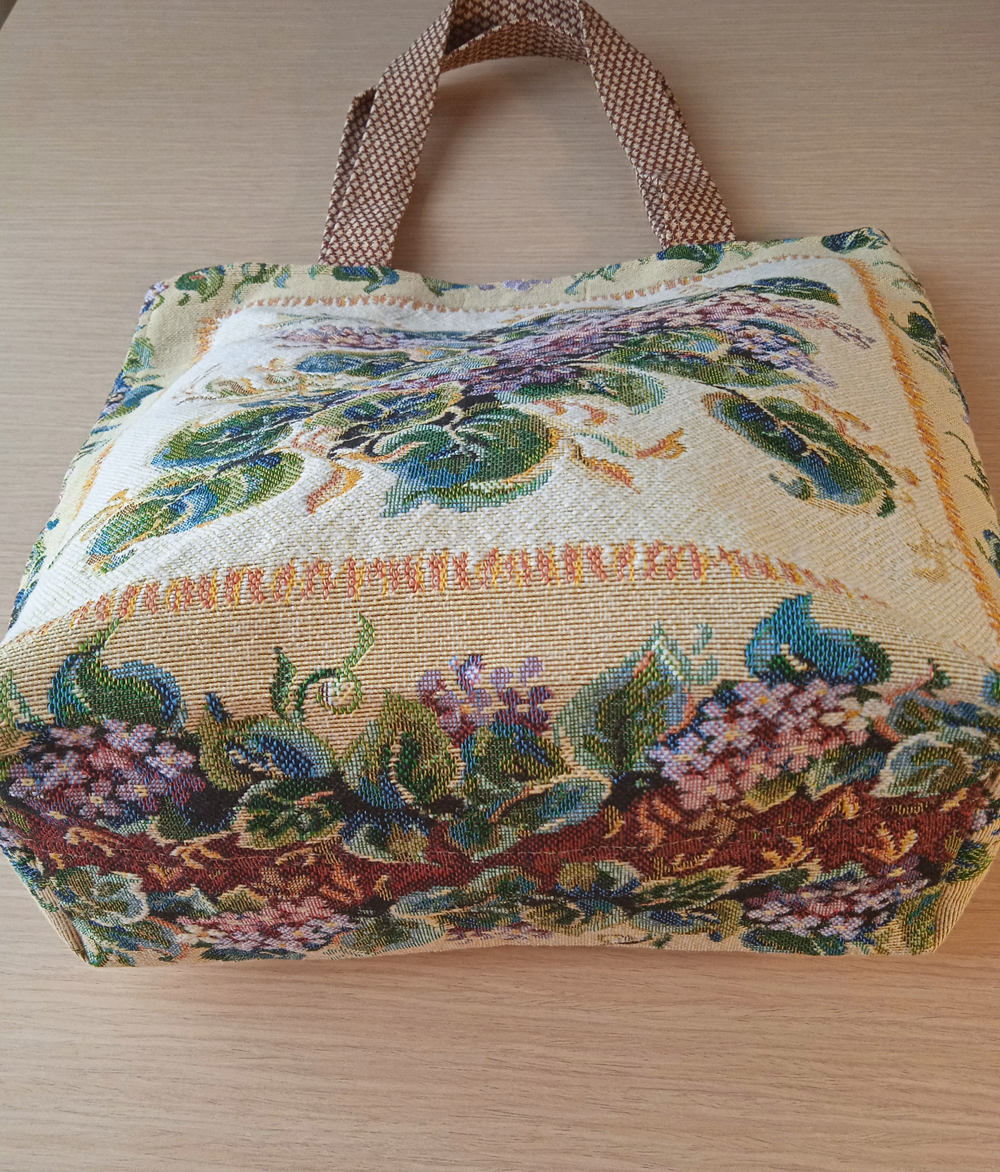 Гобеленовая сумка Сирень (39х39х12)