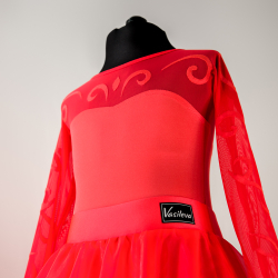 красное платье для бальных танцев