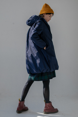 Темно-синяя зимняя куртка