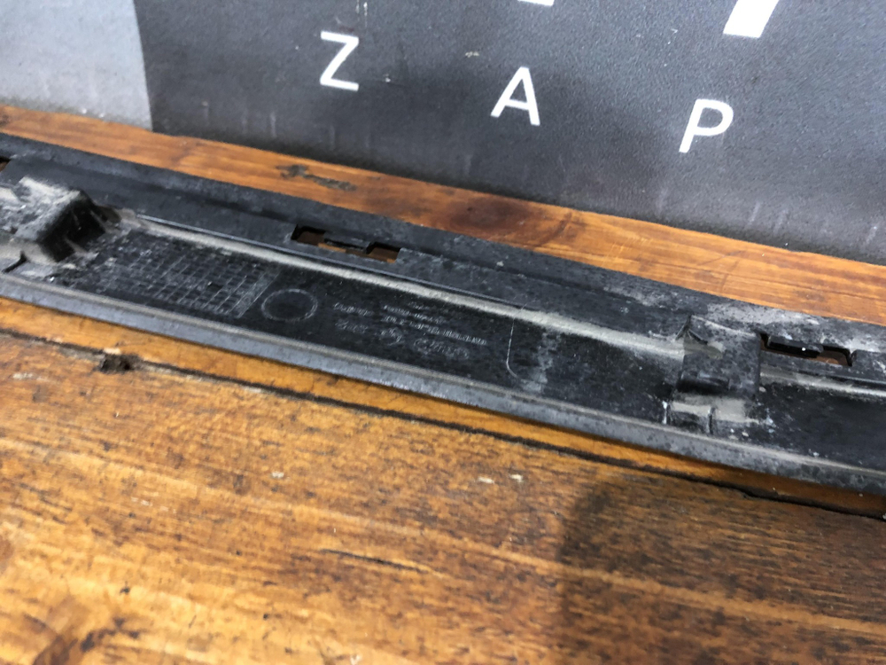 Накладка двери передней правой Kia Seltos 19-нв Б/У Оригинал 87724Q5010