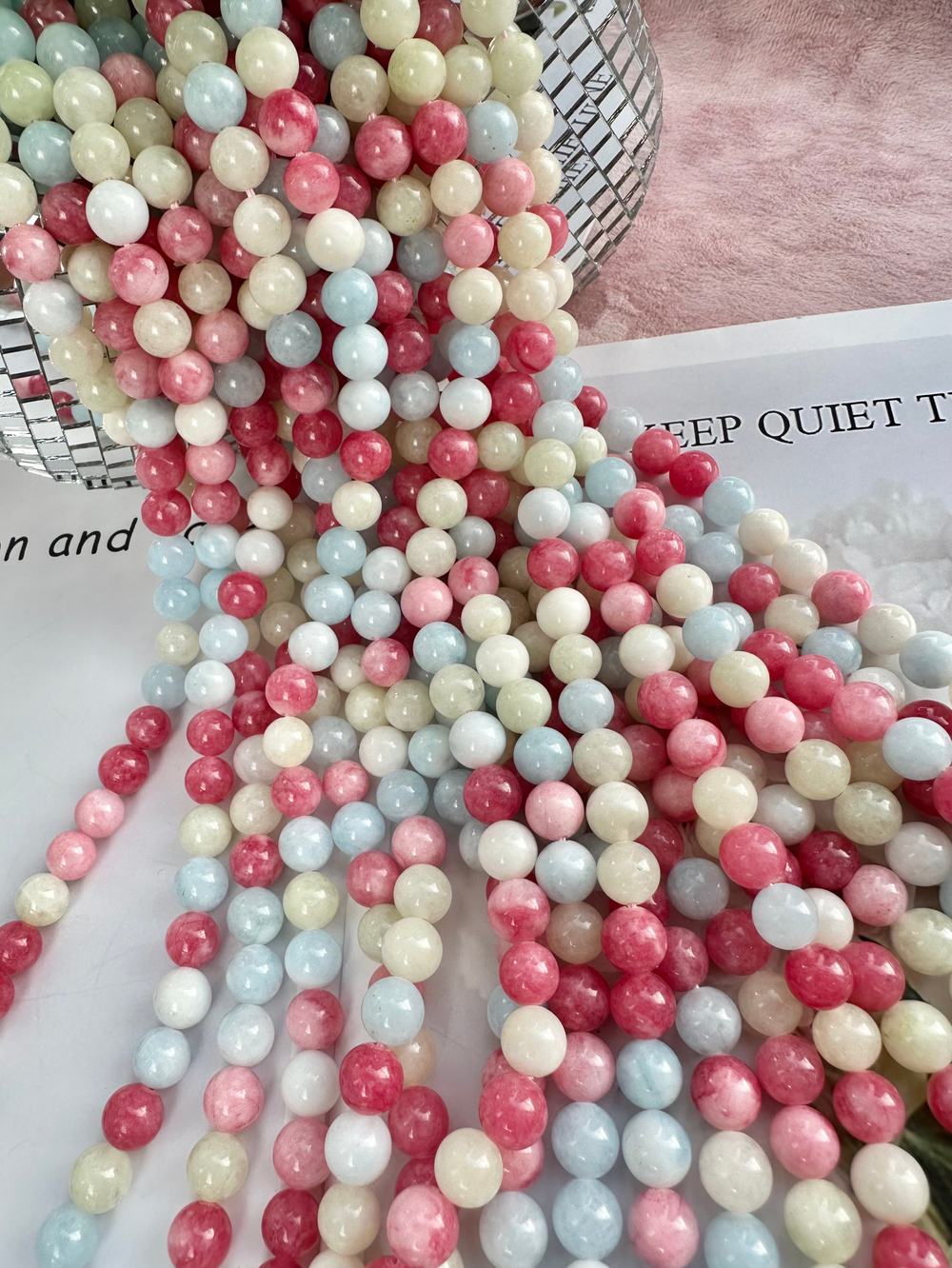 Нить бусин из тонированного кварца 8,5мм, гладкие