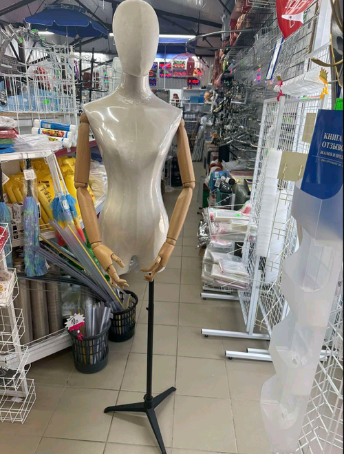 Манекен с шарнирными руками