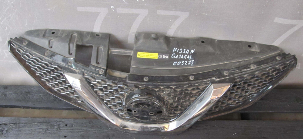 Решетка радиатора Nissan Qashqai 2 (J11)  Б/У Оригинал 623104em1ab1