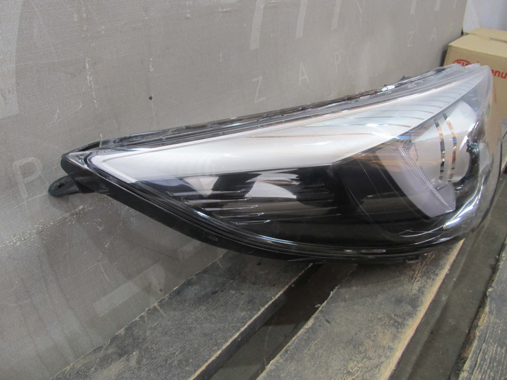 Фара правая LED Kia Picanto 3 (JA) 17-21 Б/У Оригинал 92102G6300