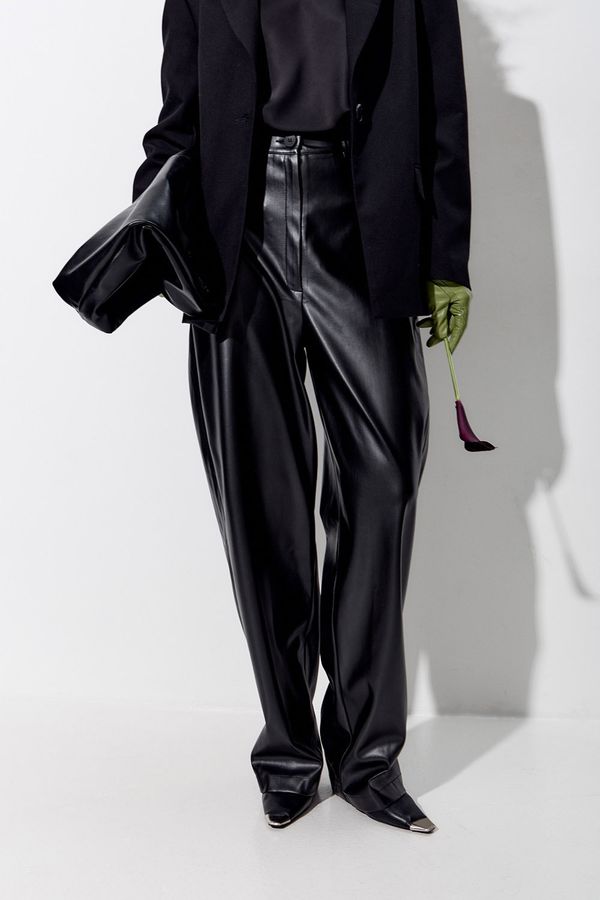 Брюки Baggy из экокожи черного цвета