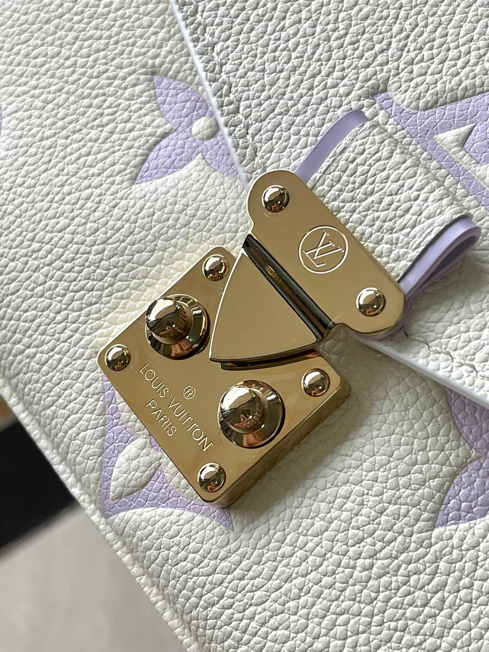 Louis Vuitton Pochette Metis East West