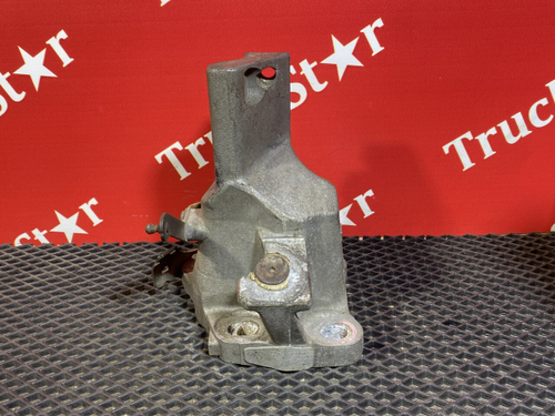 Кронштейн торсиона левый