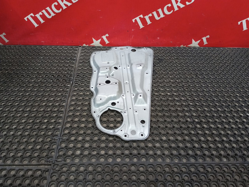 Кронштейн стеклоподъемника правый 2019г