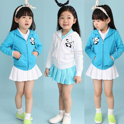 Костюм из однотонного платья и худи на молнии с пандой