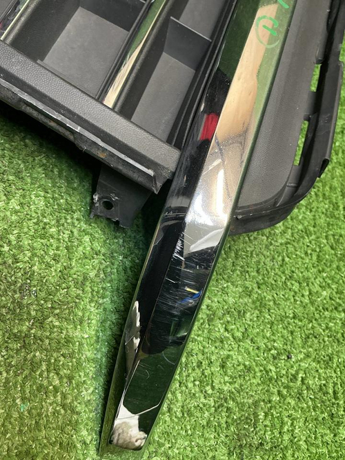 Решетка перед. бампера VW Touareg 3 (18-23) R-line