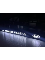 Рамка с подсветкой надписи. Пожилая ракета Hyundai.