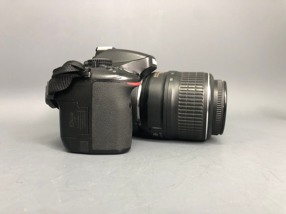 Nikon D5100 + 18-55mm 3.5-5.6G VR 14.005 кадров