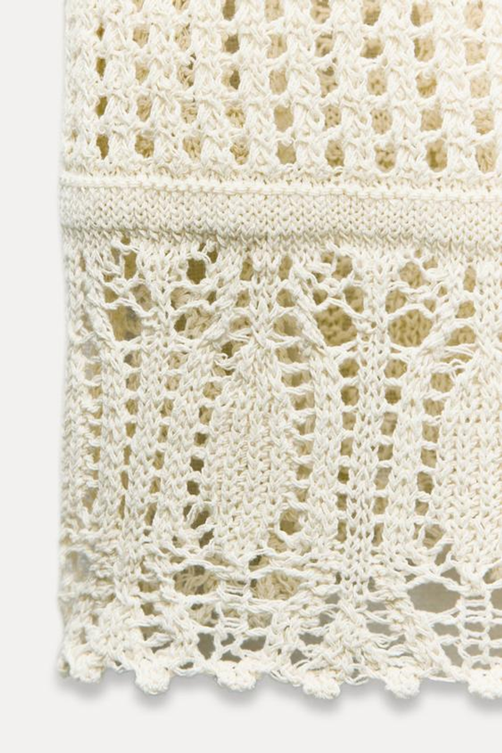 ZARA ТРИКОТАЖНЫЙ ТОП В РОМАНТИЧЕСКОМ СТИЛЕ С ВОЛАНАМИ, ЭКРЮ