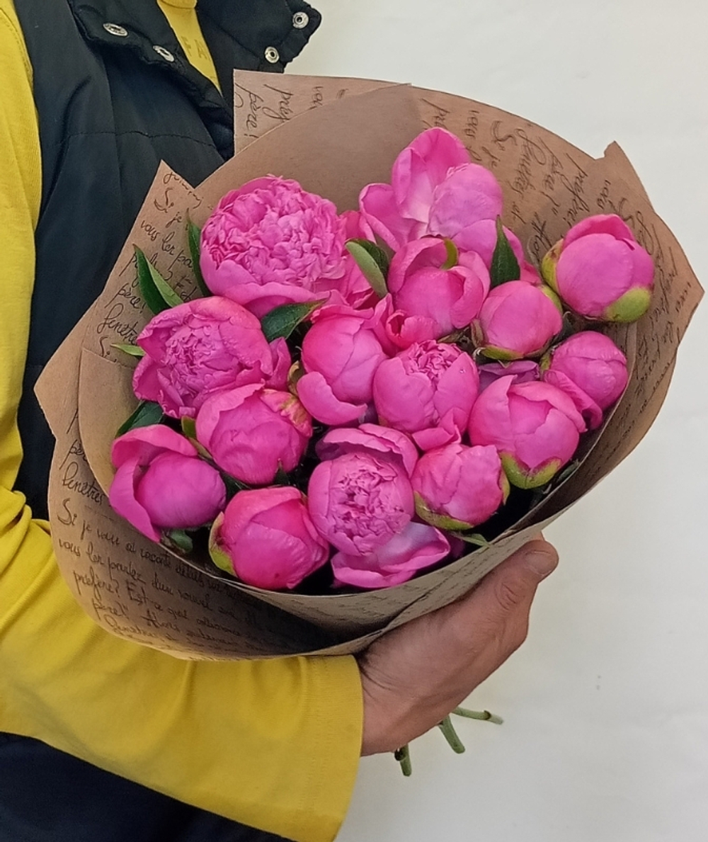 Букет пионов Малина
