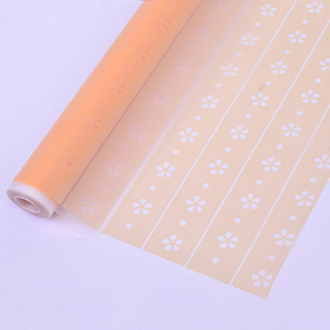 Пленка матовая с рисунком "Цветы" Кремовая
