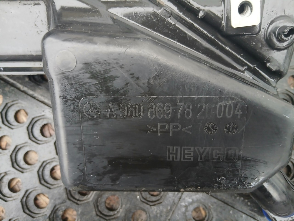 Бачок омывателя лобового стекла