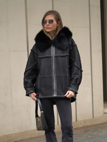 Черная дубленка с мехом песца на капюшоне