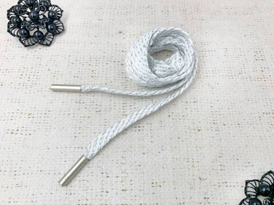 Шнур, ш. 1 см, L 124 см, белый с серебром