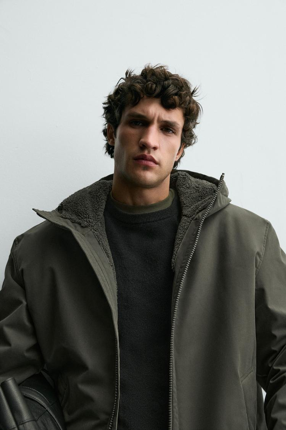 ZARA СТЕГАНАЯ КУРТКА С КОМБИНИРОВАННОЙ ОТДЕЛКОЙ, ХАКИ