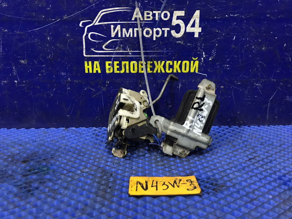 Замок двери задней левой MITSUBISHI CHARIOT 1994