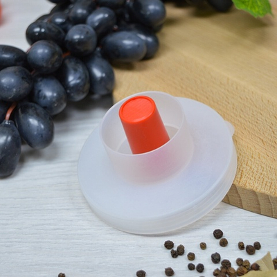 Крышка для вина полиэтиленовая d-82 с гидрозатвором (красная)