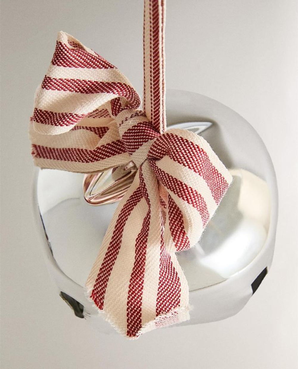 ZARA HOME ЕЛОЧНОЕ УКРАШЕНИЕ В ФОРМЕ КОЛОКОЛЬЧИКА, СЕРЕБРЯНЫЙ