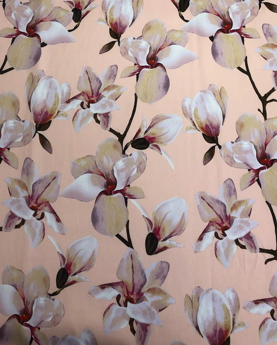Атлас принт магнолия на персиковом, плотный, глянцевый NEW PARIS D4C3