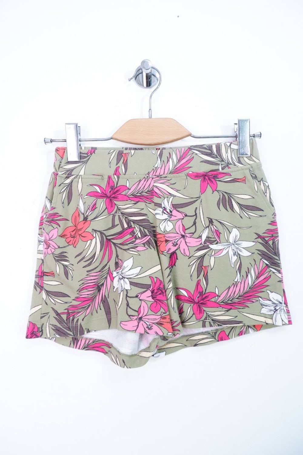 Шорты Oodji с яркой расцветкой, маркировка XS, визуально на 42 размер