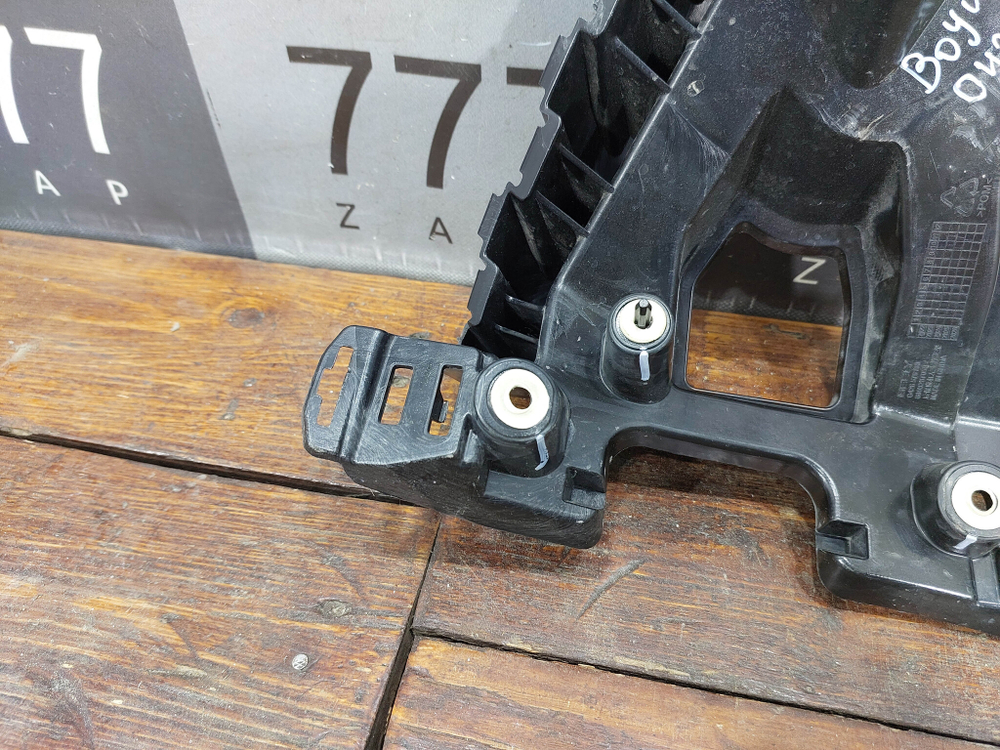 Кронштейн заднего бампера левый Geely Boyue Cool 23-нв Б/У Оригинал 8893287059