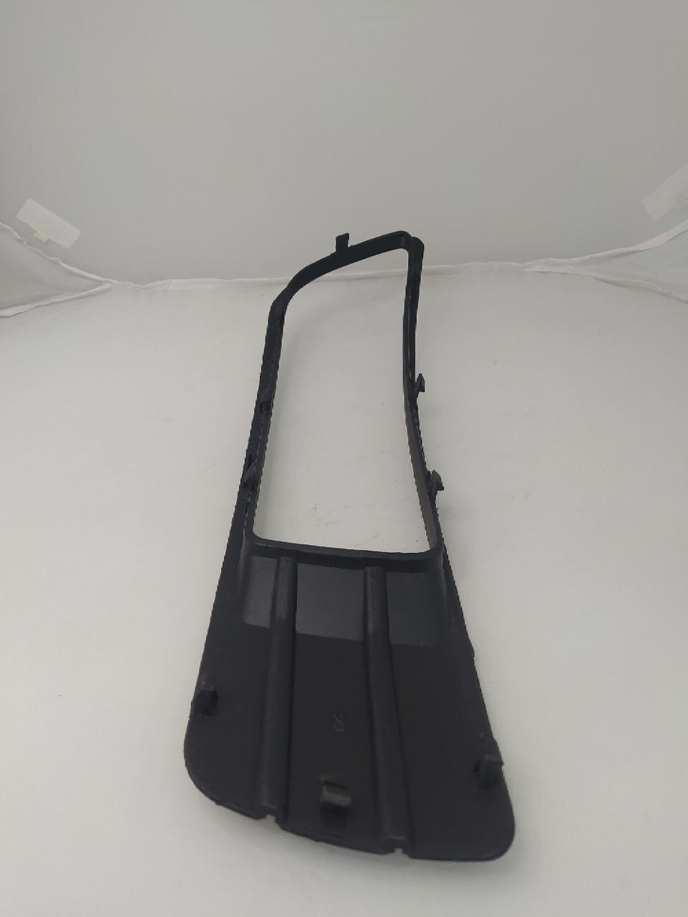 Рамка противотуманной фары правая 1068001653 Geely Emgrand