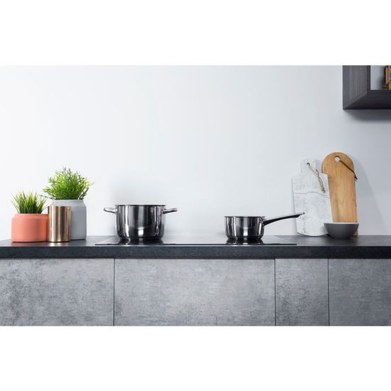 Индукционная варочная панель Hotpoint-Ariston KIS 841 F B