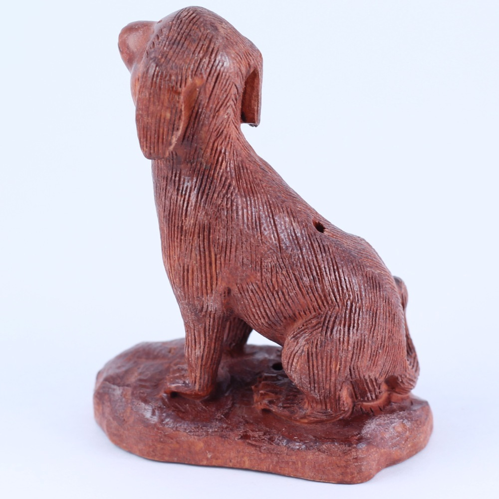 Нэцкэ Собака на подставке 2