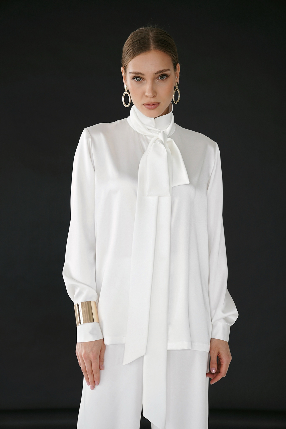 Блуза из обнимающего шелка в жемчужном