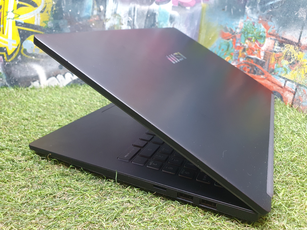 Ноутбук MSI i5-12/16Gb/FHD/Modern 15 B12M-213XRU