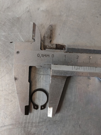 стопорное кольцо крышки вариатора на полумесяц