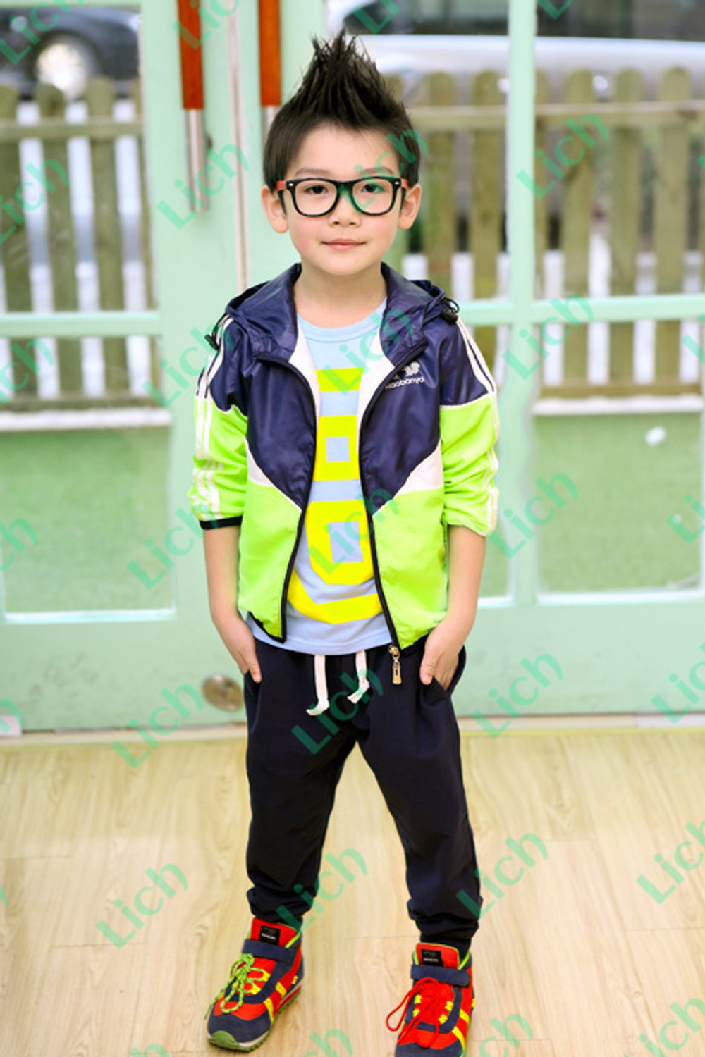 Ветровка двухцветная на молнии с капюшоном