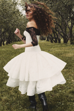 Платье корсетное миди из кружева с бантом