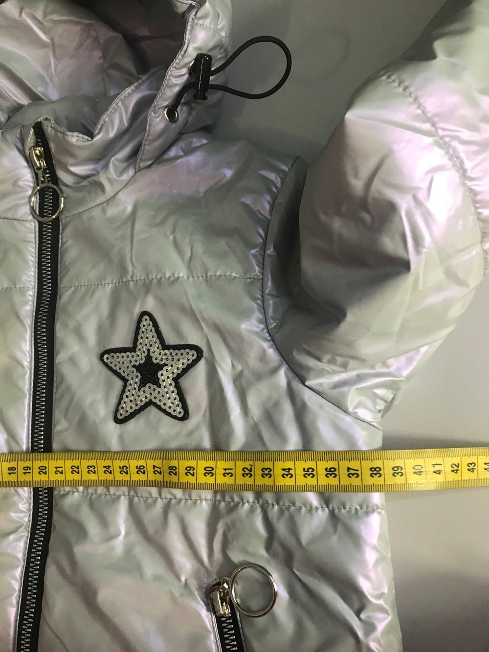 Куртка блестящая на 116 см со звездой