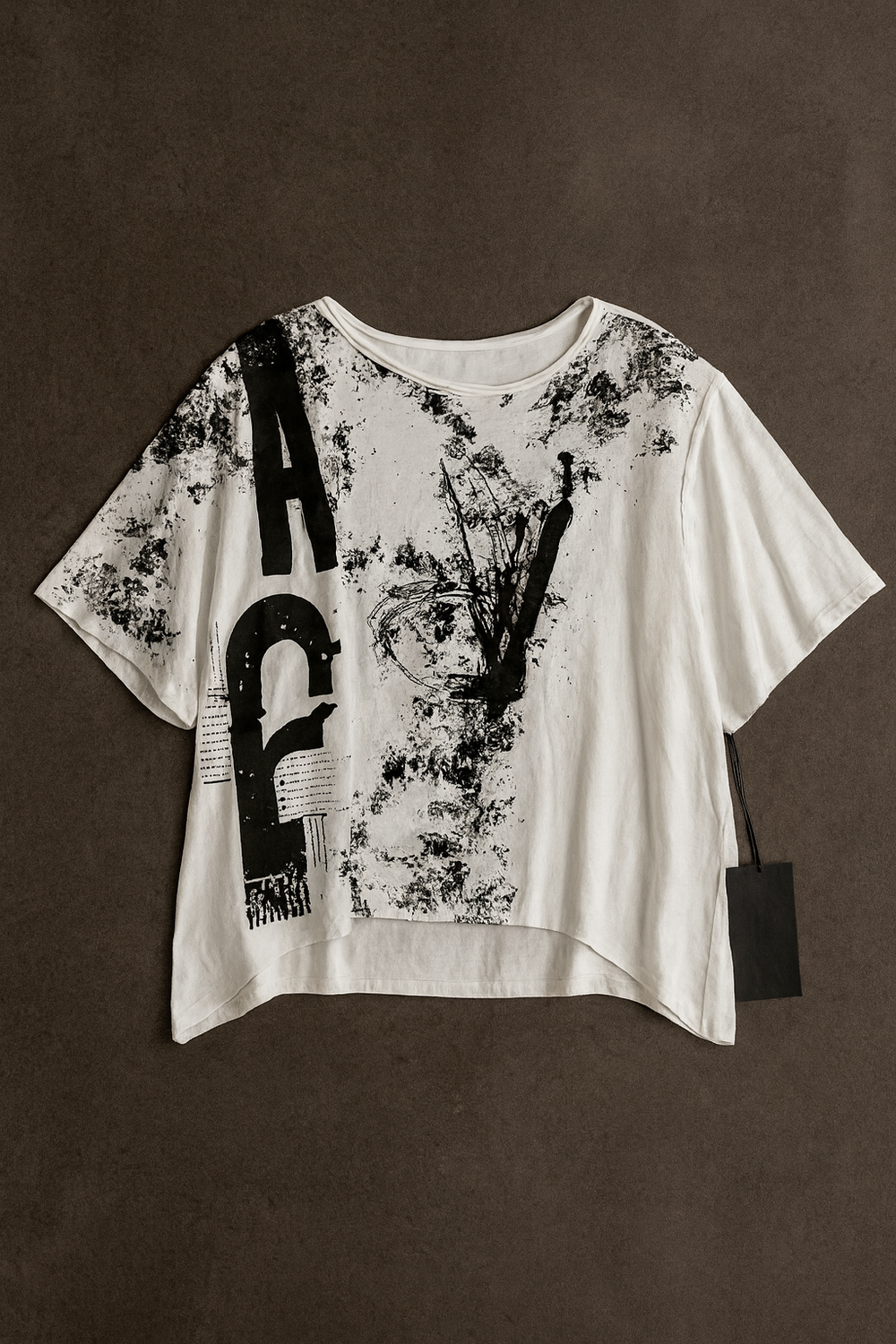 Футболка Chiara — oversize с арт-принтом и объёмными нашивками