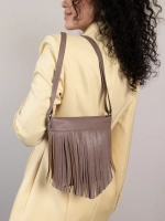 Сумка через плечо маленькая с бахромой