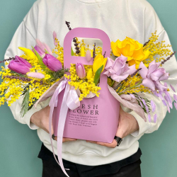 «Оттепель» Цветы в коробке с тюльпанами, мимозой, розами и лавандой