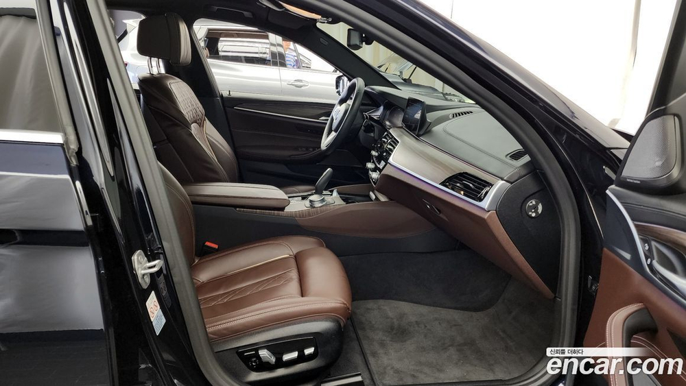 BMW 5 Series (G30) 520i M Sports (07.2020)