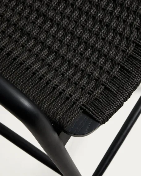 Уличный полубарный стул Derile из массива дуба и веревки в черной отделке